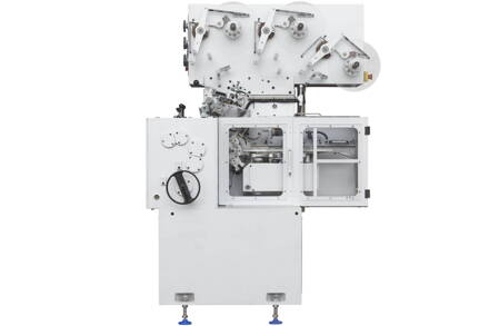 Stroj na rezanie a skladané balenie cukroviniek CW01